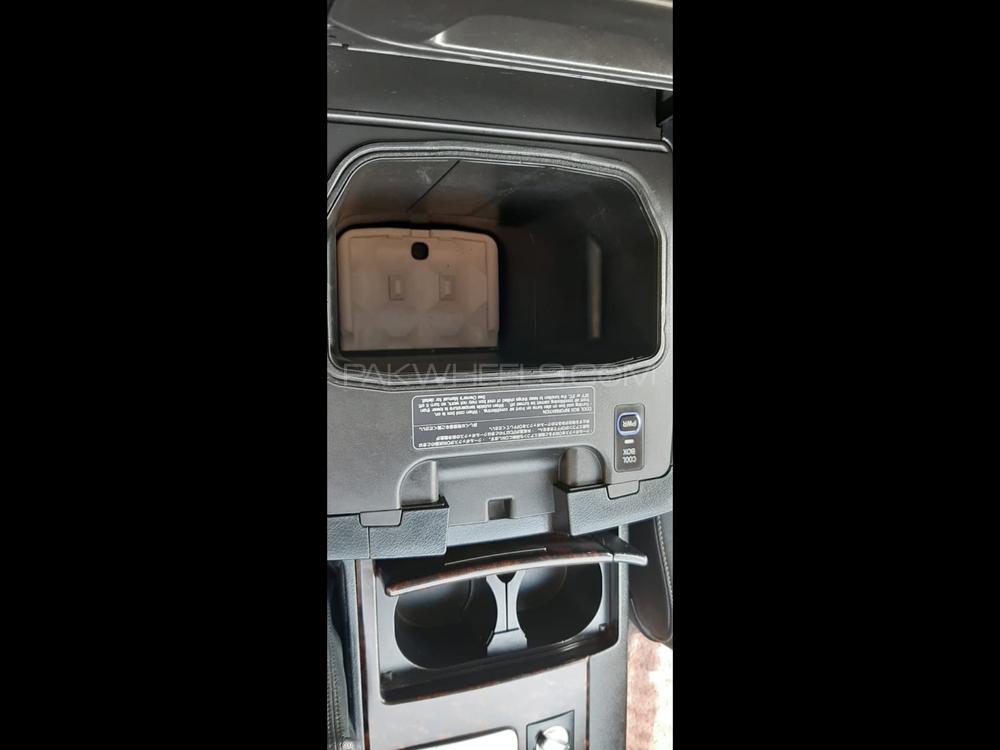 Toyota Land Cruiser 2012 for Sale in Karachi Toyota Land Cruiser 2012 for Sale in Karachi Image-8