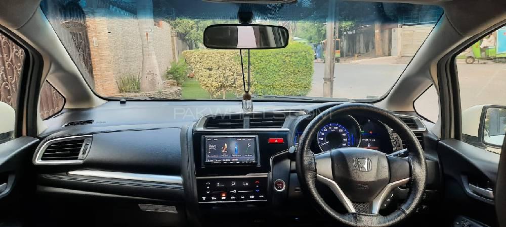 Honda Fit 2015 for Sale in Lahore Honda Fit 2015 for Sale in Lahore Image-9