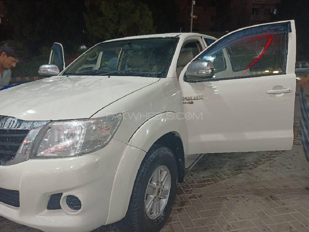 Toyota Hilux 2014 for Sale in Karachi Toyota Hilux 2014 for Sale in Karachi Image-6