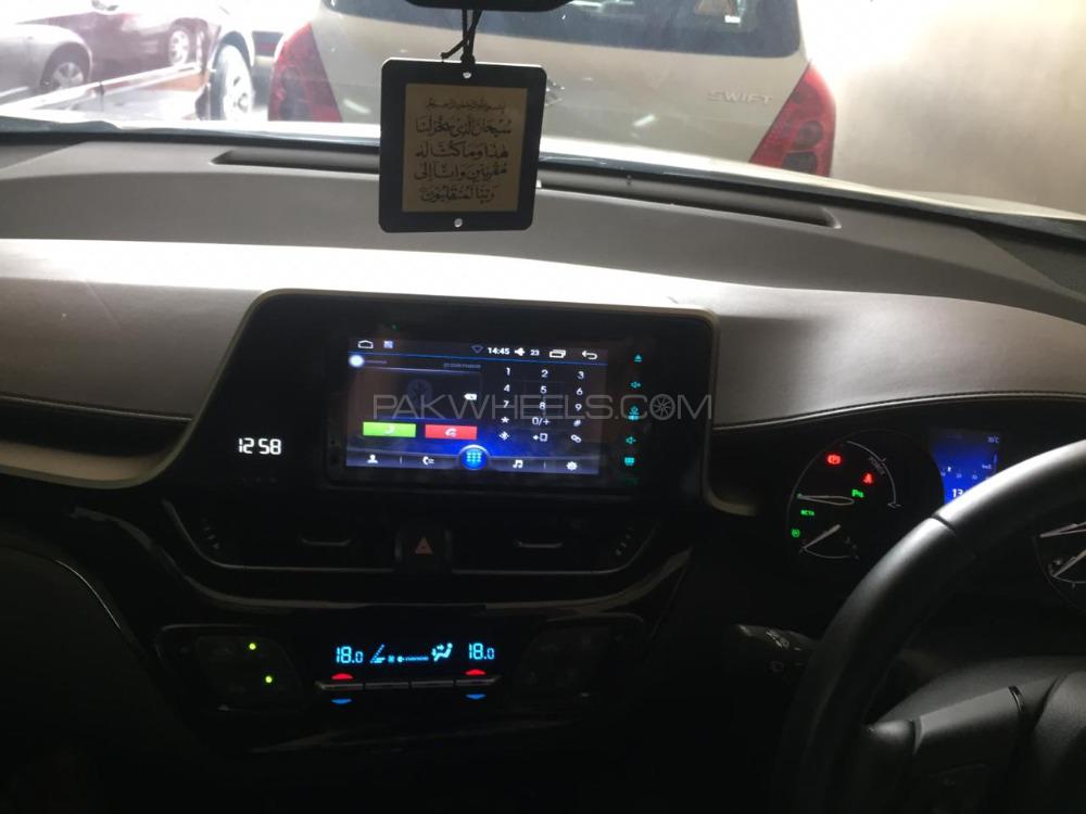 Toyota C-HR 2018 for Sale in Lahore Toyota C-HR 2018 for Sale in Lahore Image-4