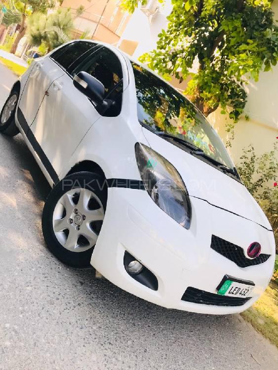 Toyota Vitz 2010 for Sale in Sialkot Image-1