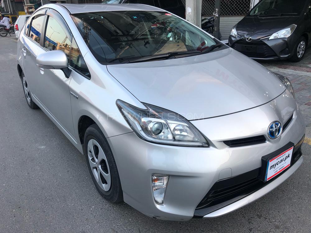 Toyota Prius 2015 for Sale in Lahore Toyota Prius 2015 for Sale in Lahore Image-2