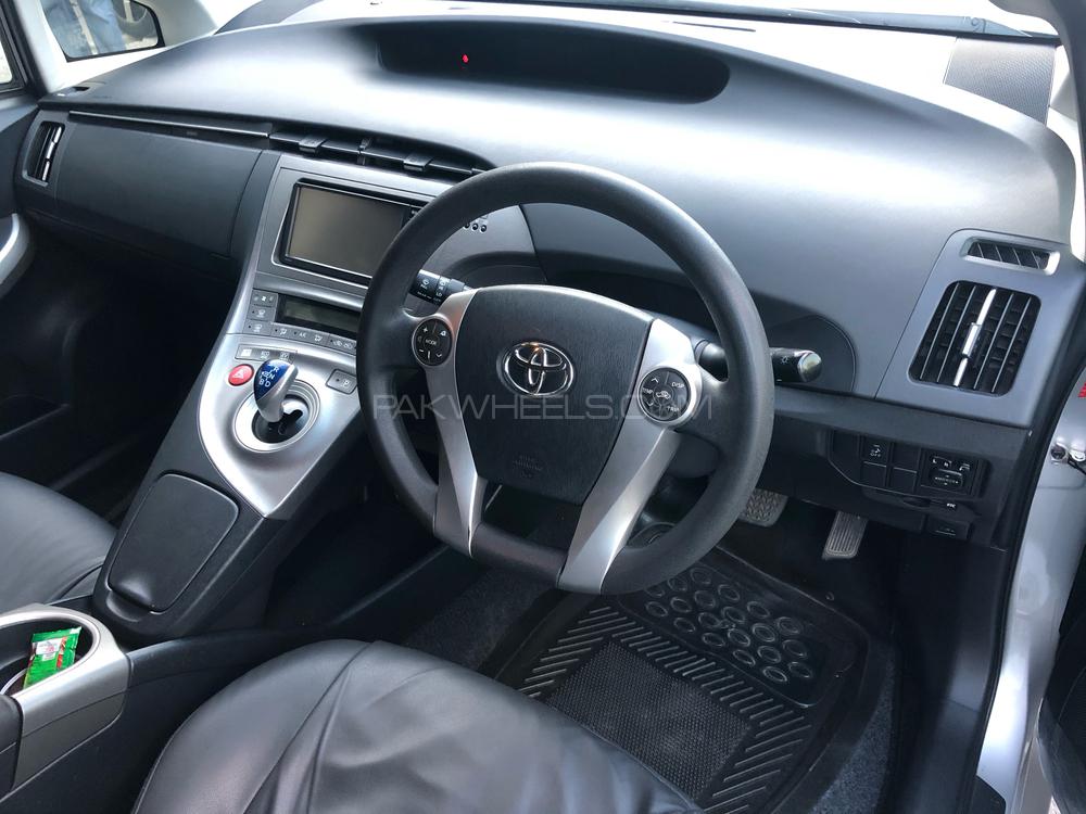 Toyota Prius 2015 for Sale in Lahore Toyota Prius 2015 for Sale in Lahore Image-3