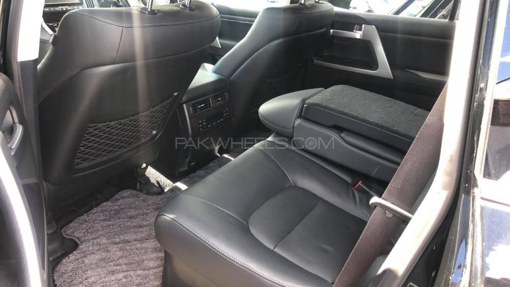 Toyota Land Cruiser 2016 for Sale in Lahore Toyota Land Cruiser 2016 for Sale in Lahore Image-7