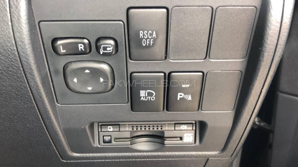 Toyota Land Cruiser 2016 for Sale in Lahore Toyota Land Cruiser 2016 for Sale in Lahore Image-9
