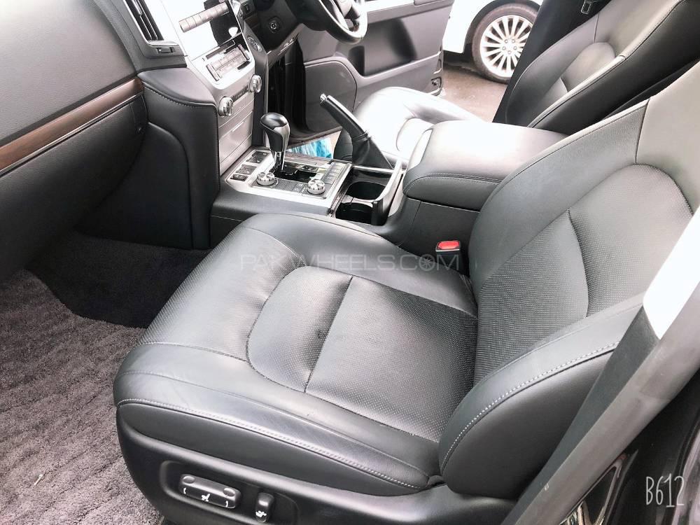 Toyota Land Cruiser 2016 for Sale in Lahore Toyota Land Cruiser 2016 for Sale in Lahore Image-15