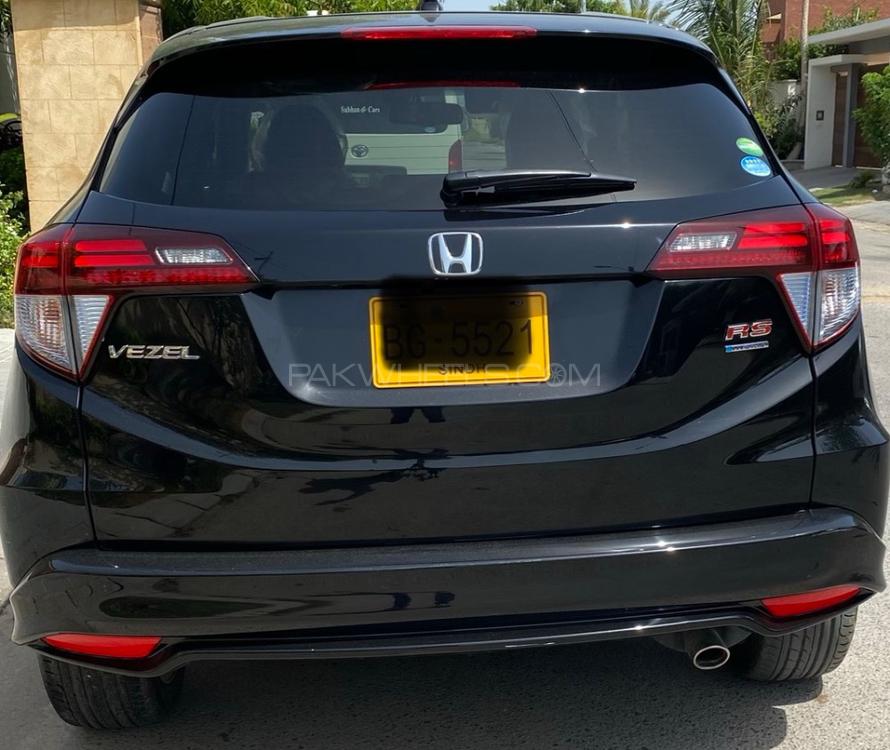 Honda Vezel 2017 for Sale in Karachi Image-1