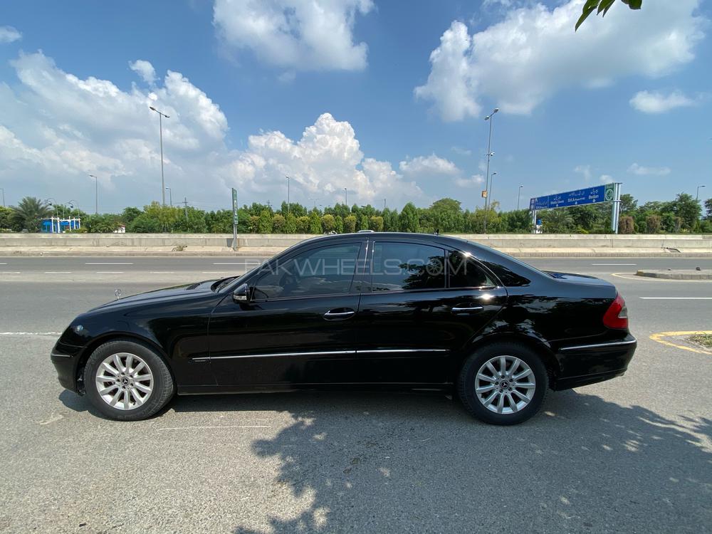 Mercedes Benz E Class 2009 for Sale in Lahore Mercedes Benz E Class 2009 for Sale in Lahore Image-6