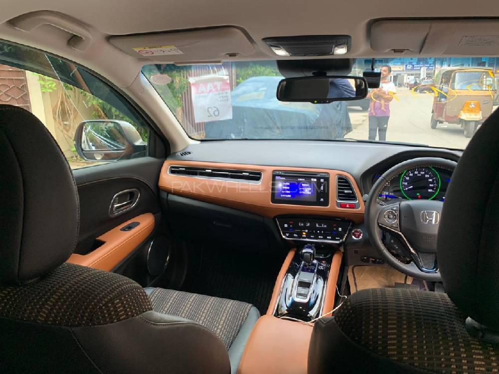 Honda Vezel 2015 for Sale in Karachi Honda Vezel 2015 for Sale in Karachi Image-3