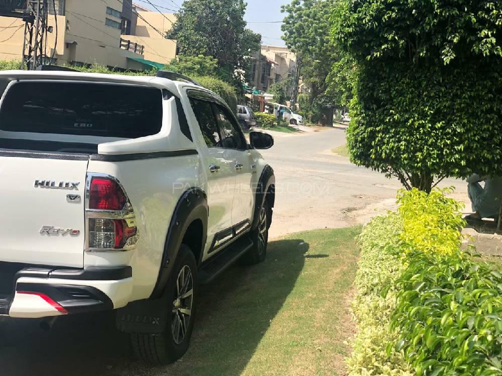 Toyota Hilux 2018 for Sale in Lahore Toyota Hilux 2018 for Sale in Lahore Image-9