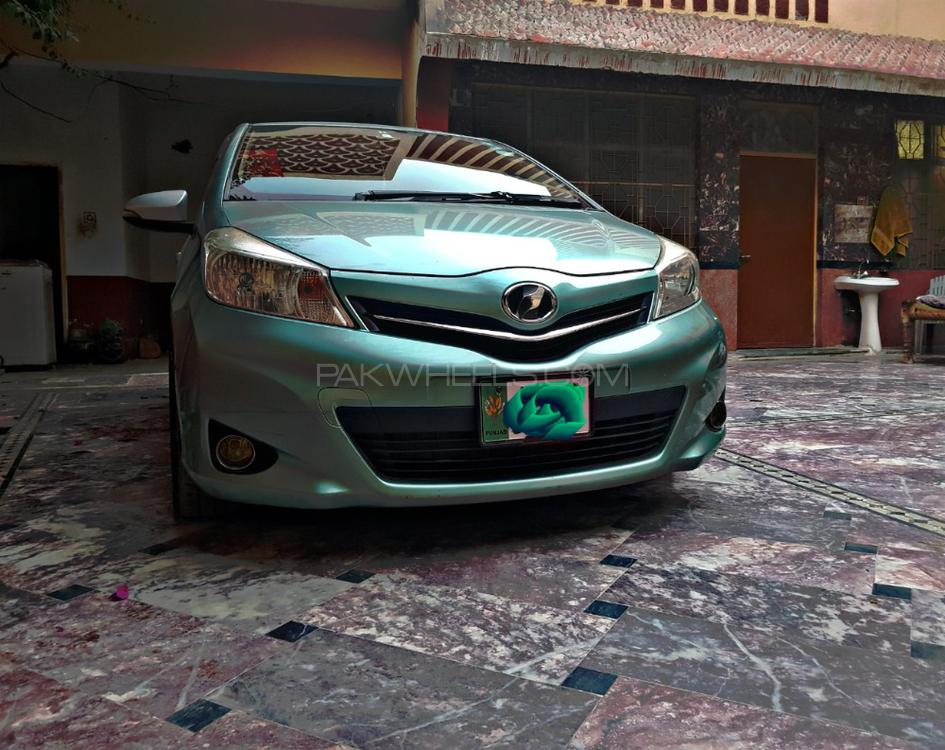 Toyota Vitz 2013 for Sale in Peshawar Image-1