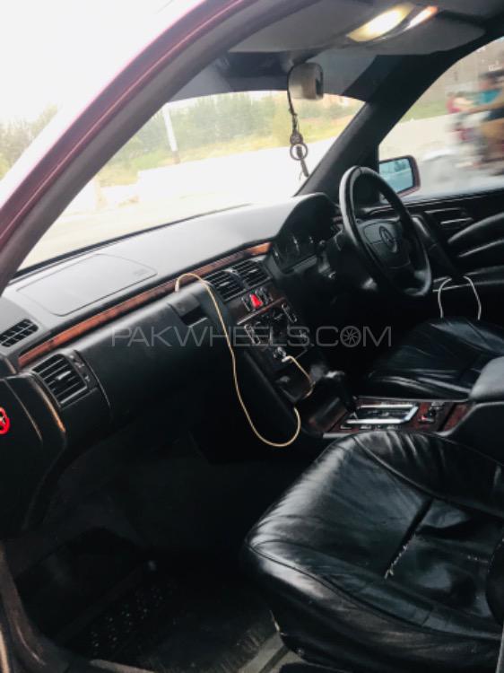 Mercedes Benz E Class 1998 for Sale in Peshawar Mercedes Benz E Class 1998 for Sale in Peshawar Image-11