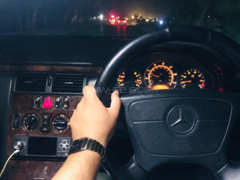 Mercedes Benz E Class 1998 for Sale in Peshawar Mercedes Benz E Class 1998 for Sale in Peshawar Image-13