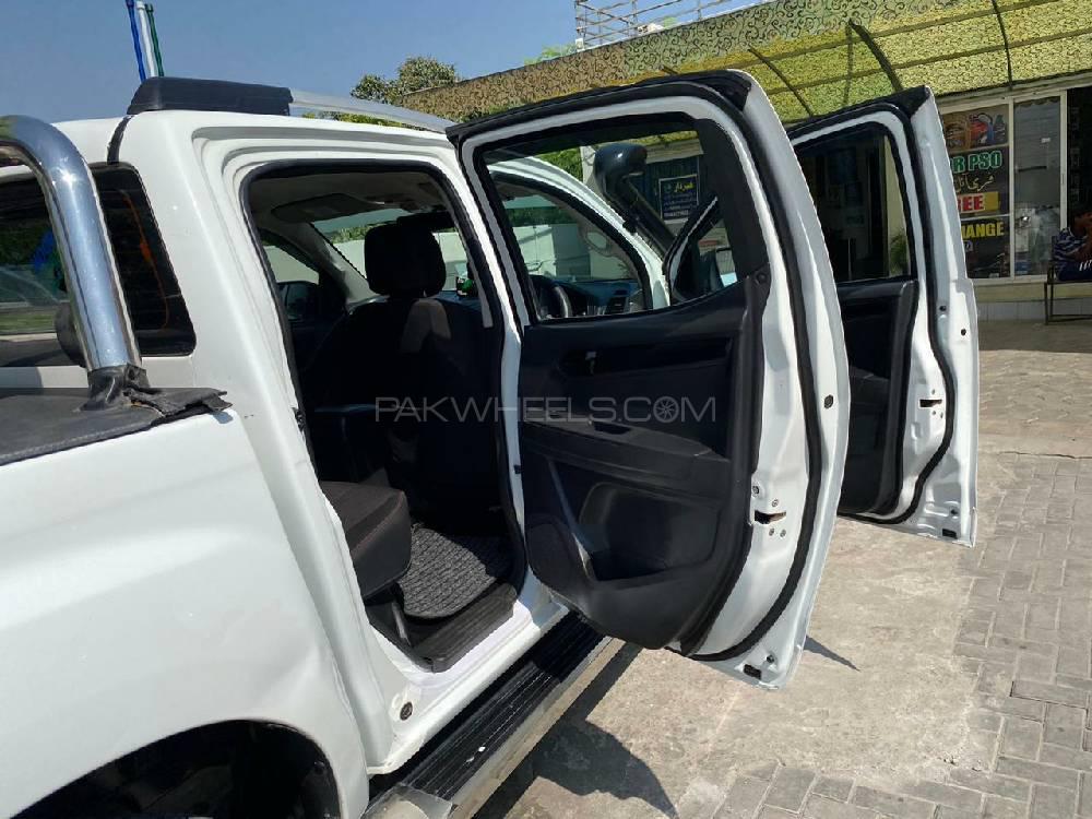 Isuzu D-Max 2015 for Sale in Jhelum Isuzu D-Max 2015 for Sale in Jhelum Image-3