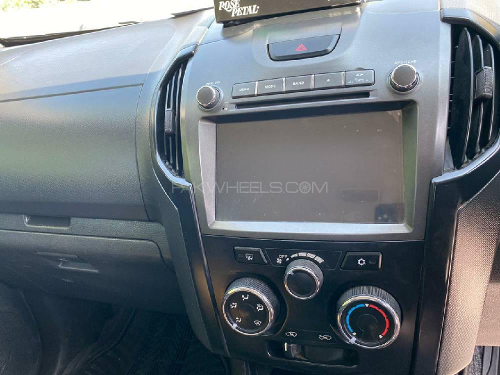 Isuzu D-Max 2015 for Sale in Jhelum Isuzu D-Max 2015 for Sale in Jhelum Image-11