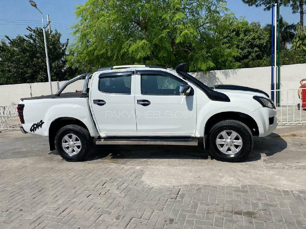 Isuzu D-Max 2015 for Sale in Jhelum Isuzu D-Max 2015 for Sale in Jhelum Image-10