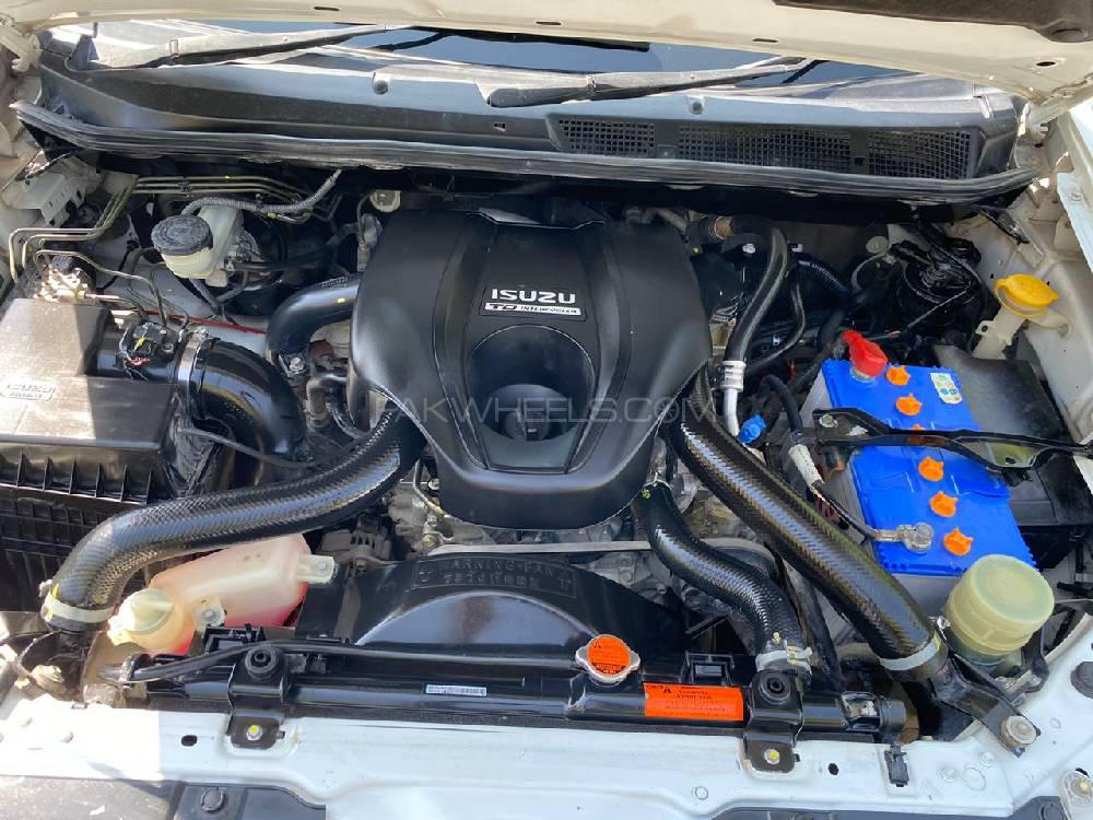 Isuzu D-Max 2015 for Sale in Jhelum Isuzu D-Max 2015 for Sale in Jhelum Image-15