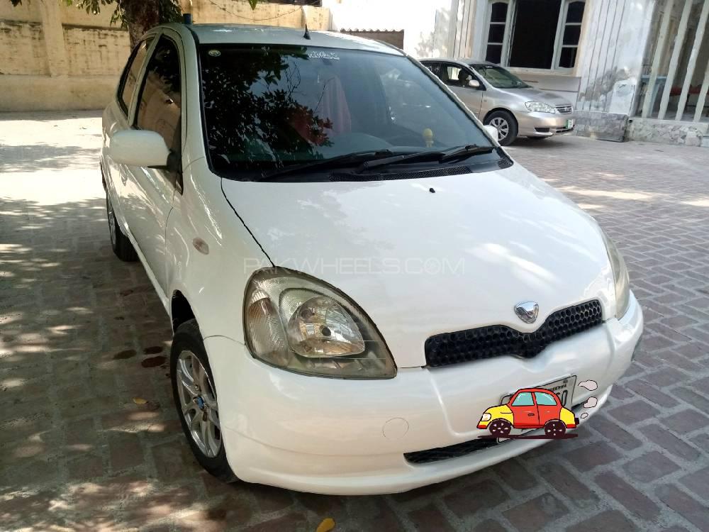 Toyota Vitz 2000 for Sale in Mardan Image-1