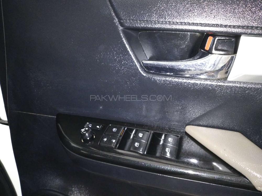 Toyota Hilux 2017 for Sale in Lahore Toyota Hilux 2017 for Sale in Lahore Image-7