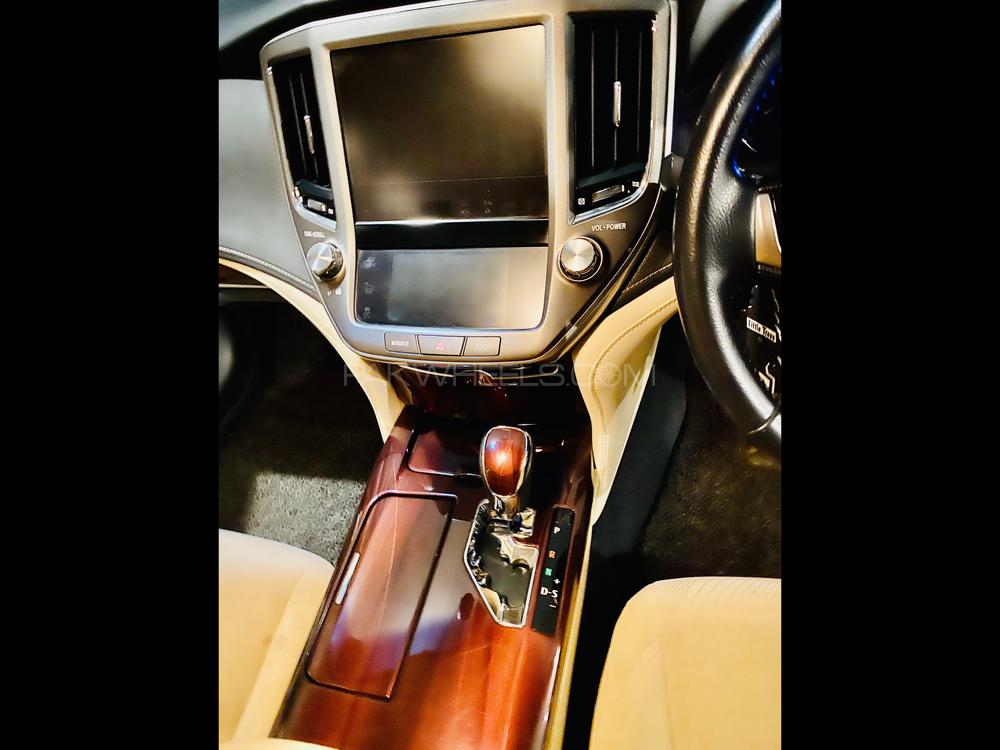 Toyota Crown 2014 for Sale in Islamabad Toyota Crown 2014 for Sale in Islamabad Image-12