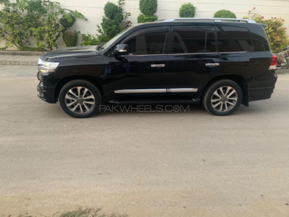 Toyota Land Cruiser 2013 for Sale in Karachi Toyota Land Cruiser 2013 for Sale in Karachi Image-5