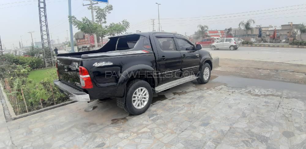 Toyota Hilux 2015 for Sale in Peshawar Toyota Hilux 2015 for Sale in Peshawar Image-11