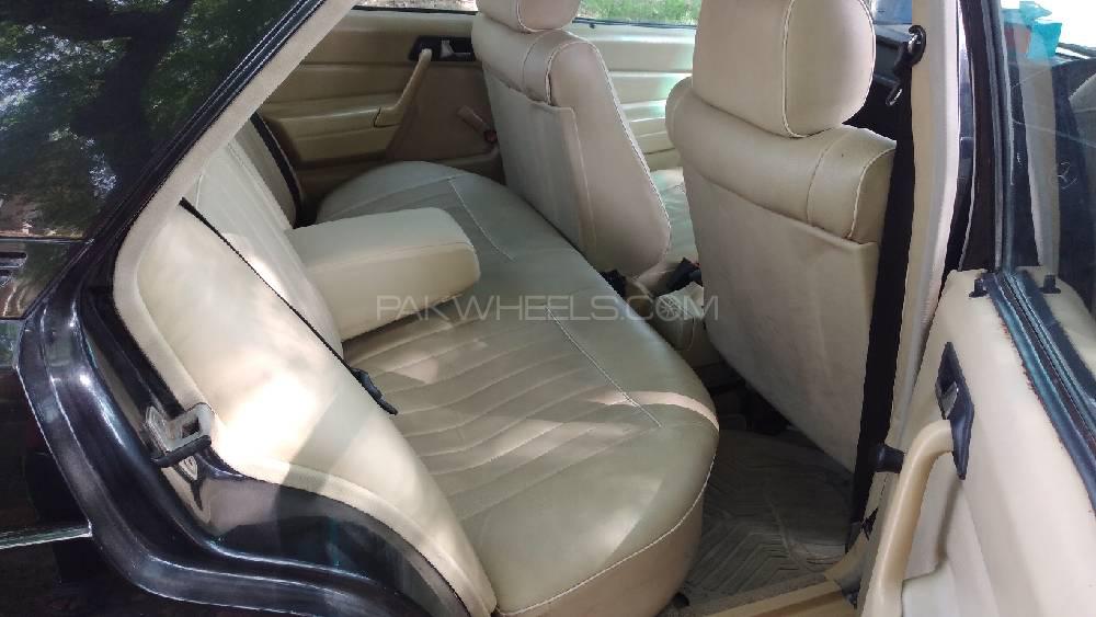 Mercedes Benz E Class 1982 for Sale in Lahore Mercedes Benz E Class 1982 for Sale in Lahore Image-10