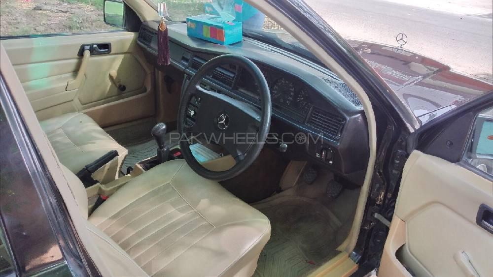 Mercedes Benz E Class 1982 for Sale in Lahore Mercedes Benz E Class 1982 for Sale in Lahore Image-9