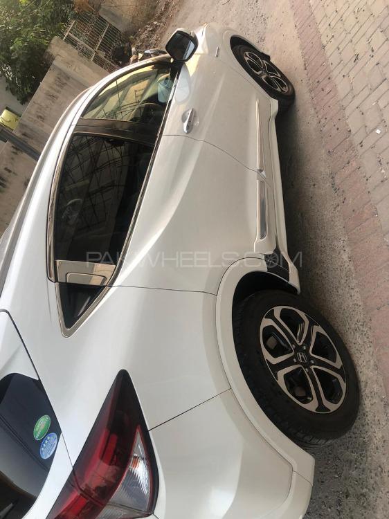 Honda Vezel 2015 for Sale in Lahore Image-1