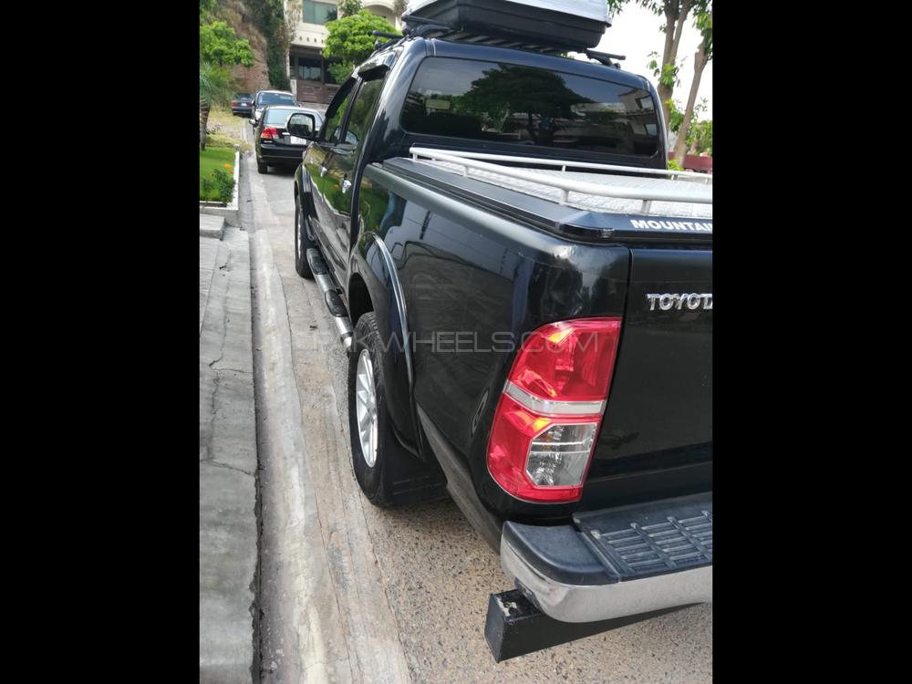 Toyota Hilux 2014 for Sale in Mardan Toyota Hilux 2014 for Sale in Mardan Image-2