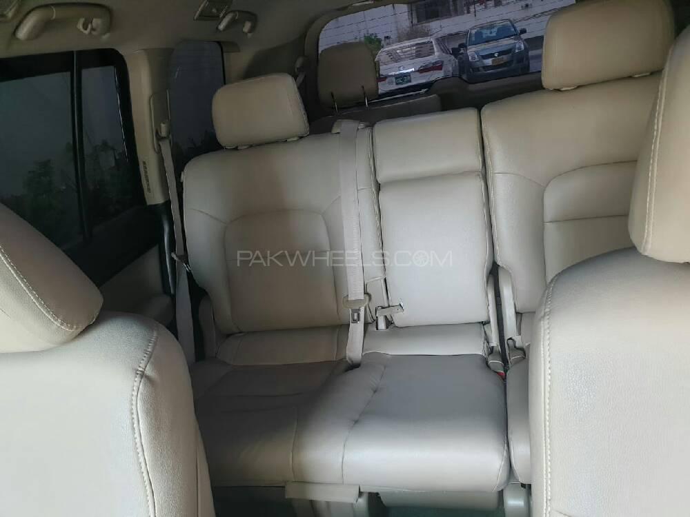ٹویوٹا لینڈ کروزر 2010 for Sale in کراچی ٹویوٹا لینڈ کروزر 2010 for Sale in کراچی Image-5