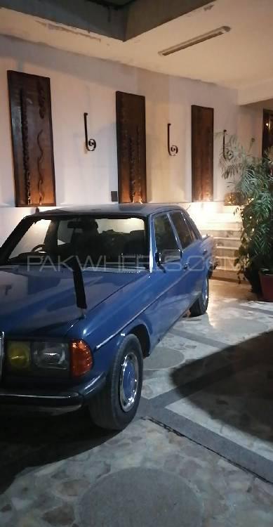 Mercedes Benz 200 D - 1983 papa smurf Mercedes Benz 200 D - 1983 papa smurf Image-9