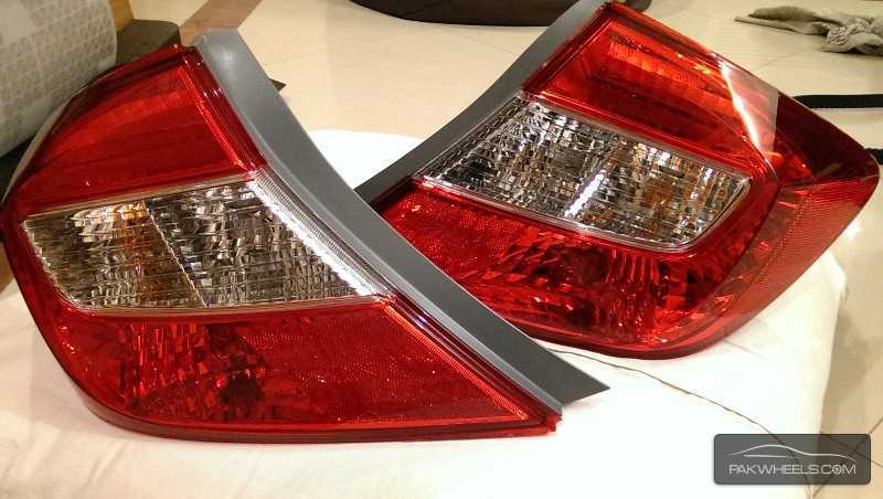 2014 Honda Civic OEM Tail Lights Image-1