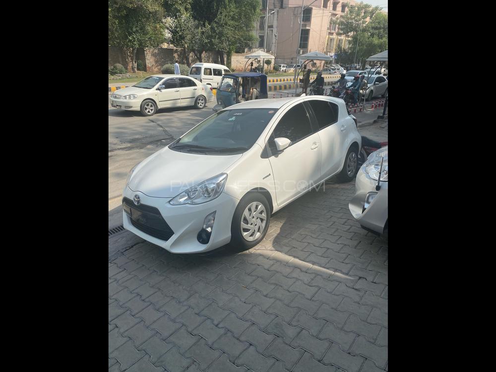 Toyota Aqua 2015 for Sale in Peshawar Image-1