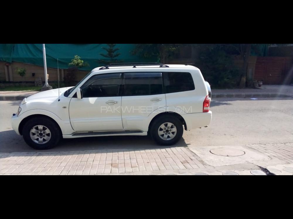 Mitsubishi Pajero 2005 for Sale in Islamabad Image-1