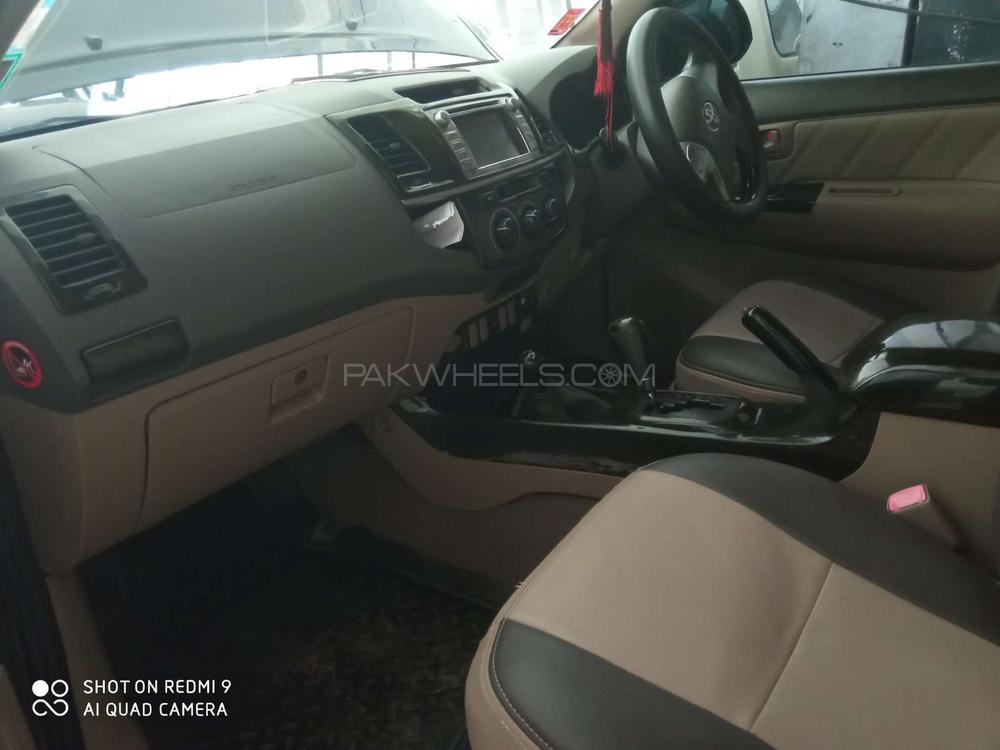 Toyota Hilux 2011 for Sale in Lahore Toyota Hilux 2011 for Sale in Lahore Image-3