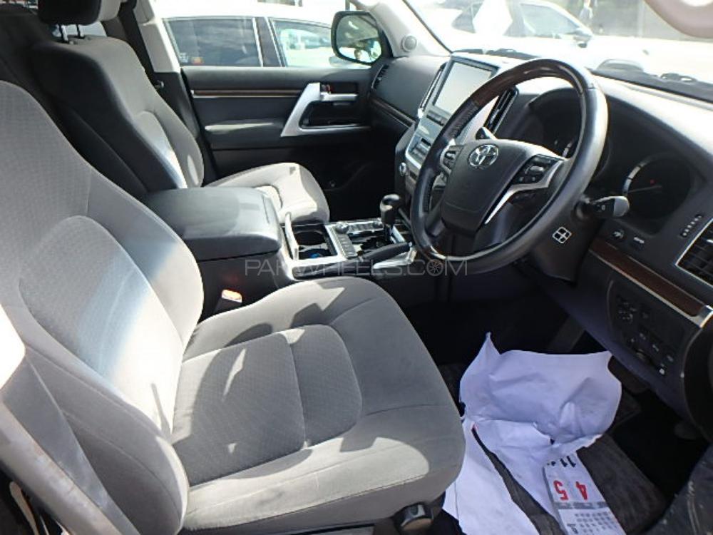 Toyota Land Cruiser 2016 for Sale in Lahore Toyota Land Cruiser 2016 for Sale in Lahore Image-5