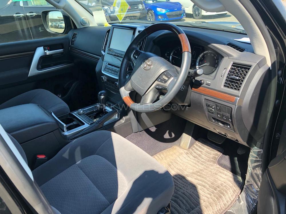 Toyota Land Cruiser 2016 for Sale in Lahore Toyota Land Cruiser 2016 for Sale in Lahore Image-13