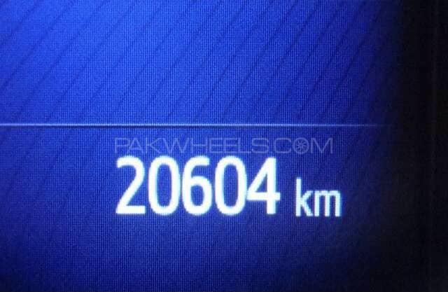 Toyota C-HR 2017 for Sale in Lahore Toyota C-HR 2017 for Sale in Lahore Image-10