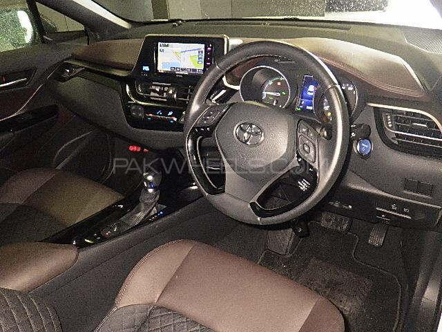 Toyota C-HR 2017 for Sale in Lahore Toyota C-HR 2017 for Sale in Lahore Image-8