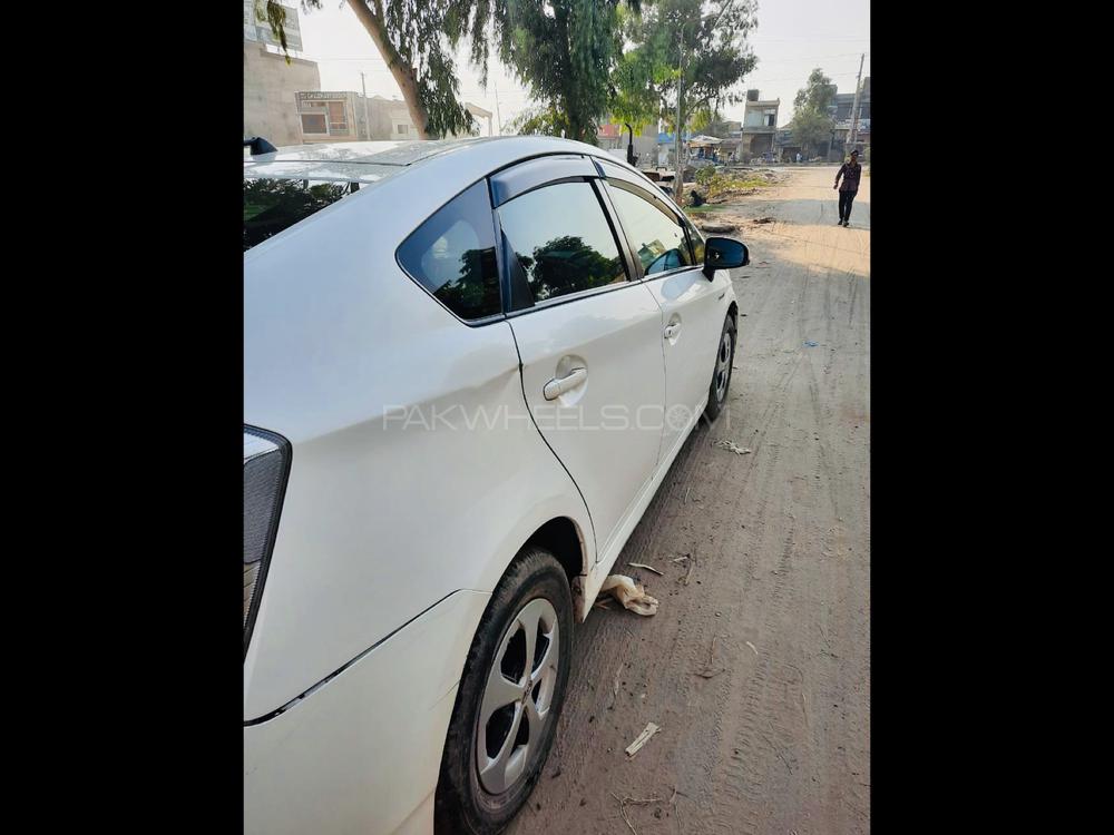 Toyota Prius 2012 for Sale in Lahore Toyota Prius 2012 for Sale in Lahore Image-4