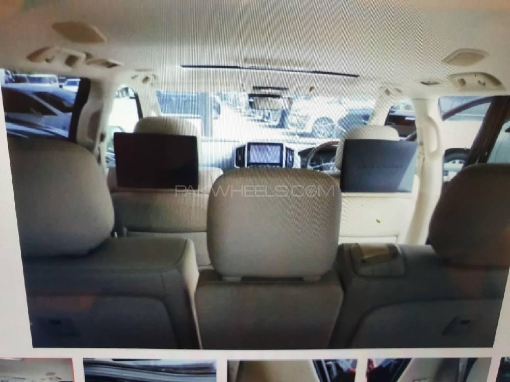 Toyota Land Cruiser 2017 for Sale in Karachi Toyota Land Cruiser 2017 for Sale in Karachi Image-3
