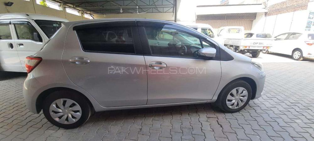 Toyota Vitz 2017 for Sale in Sialkot Toyota Vitz 2017 for Sale in Sialkot Image-3