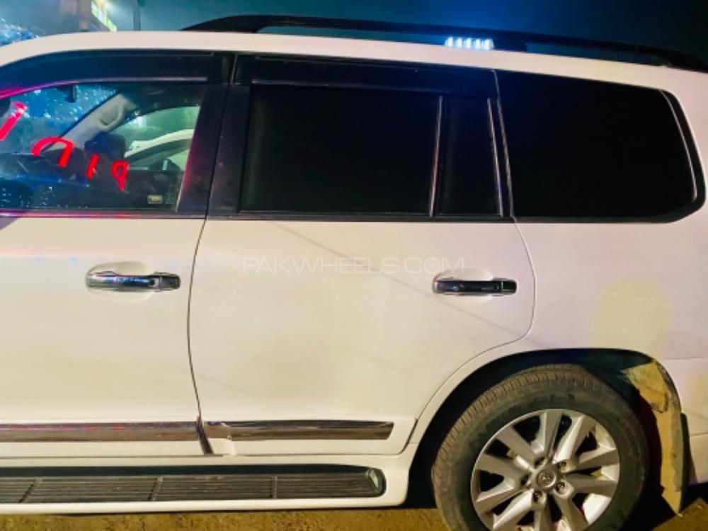 Toyota Land Cruiser 2013 for Sale in Gujranwala Toyota Land Cruiser 2013 for Sale in Gujranwala Image-7