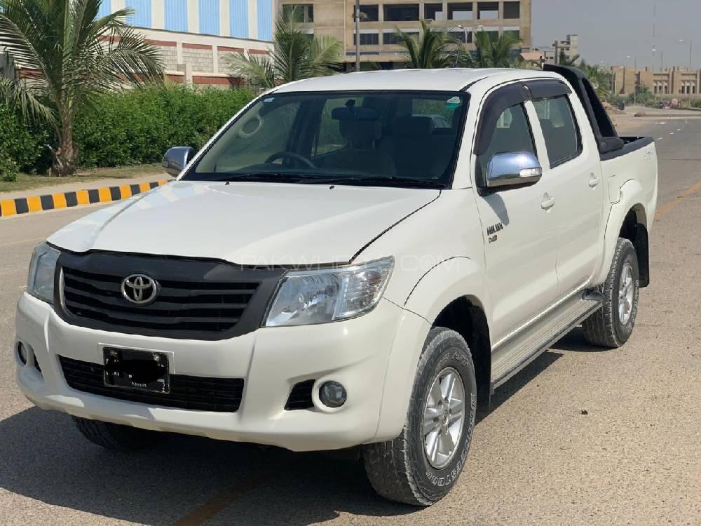 Toyota Hilux 2015 for Sale in Karachi Toyota Hilux 2015 for Sale in Karachi Image-3