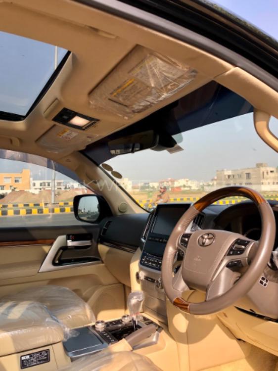 Toyota Land Cruiser 2015 for Sale in Lahore Toyota Land Cruiser 2015 for Sale in Lahore Image-8