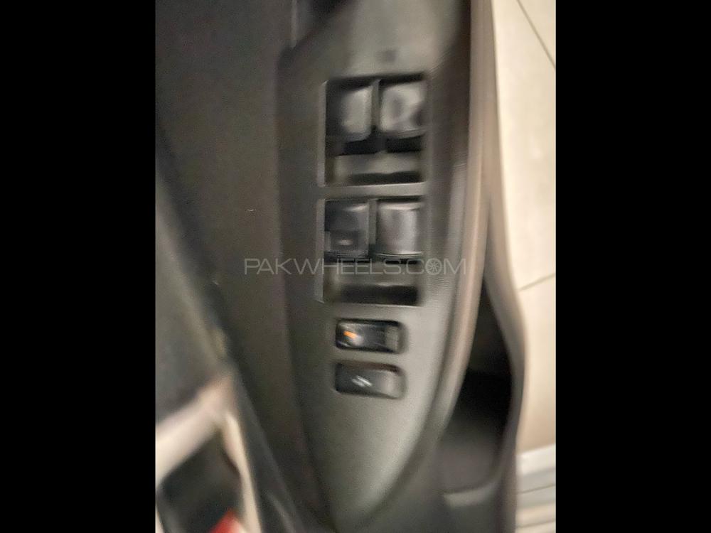 Toyota Corolla Axio 2007 for Sale in Peshawar Toyota Corolla Axio 2007 for Sale in Peshawar Image-9