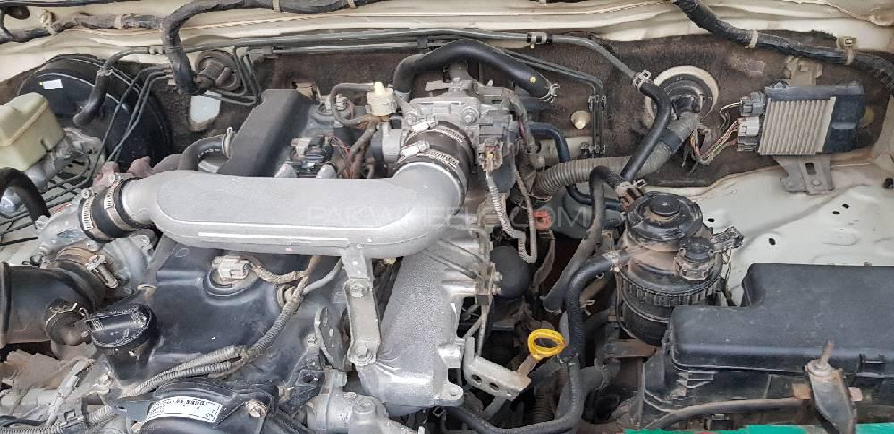 Toyota Hilux 2013 for Sale in Peshawar Toyota Hilux 2013 for Sale in Peshawar Image-5