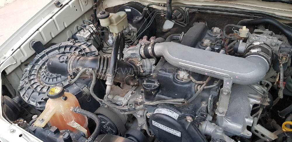 Toyota Hilux 2013 for Sale in Peshawar Toyota Hilux 2013 for Sale in Peshawar Image-4