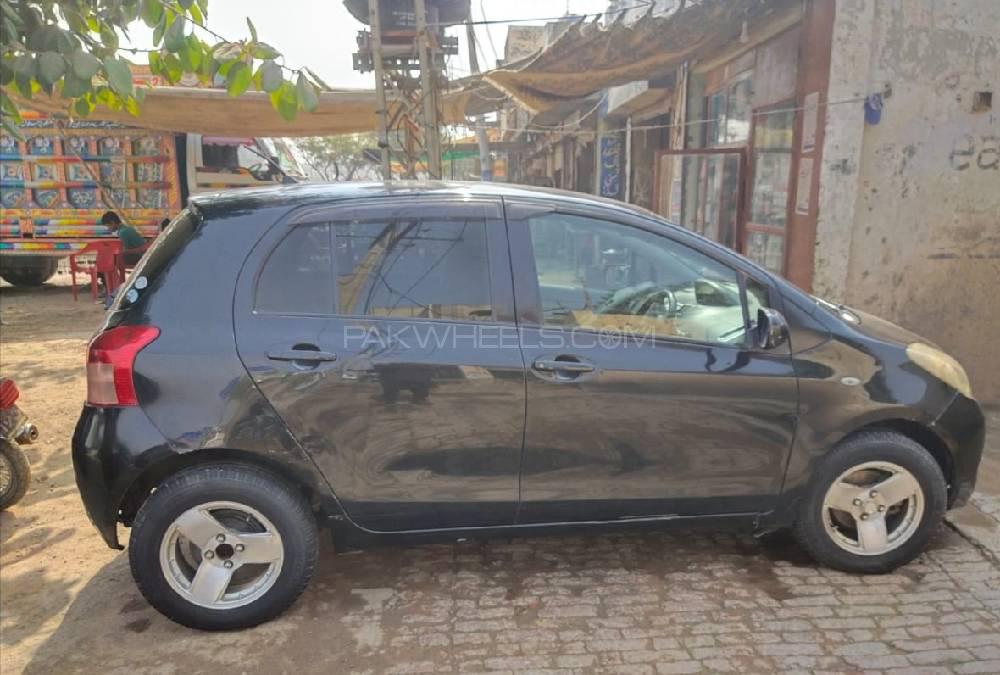 Toyota Vitz 2005 for Sale in Okara Image-1